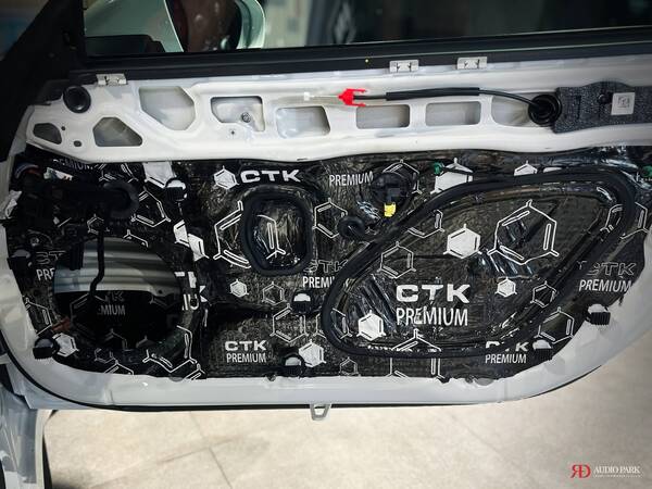 Porsche 992 GT3 RS 保時捷專用喇叭＋CTK＋DSP 5