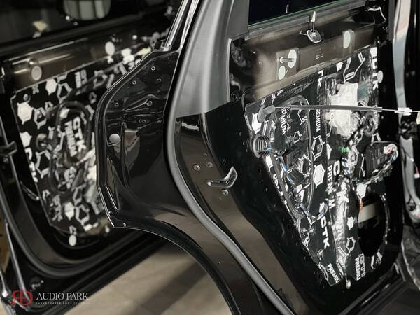 Porsche Cayenne 全車寧靜工程＋RS Audio＋Helix 完整升級 21
