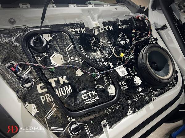 Porsche Taycan RS 保時捷專用喇叭＋四門 CTK 寧靜工程 2