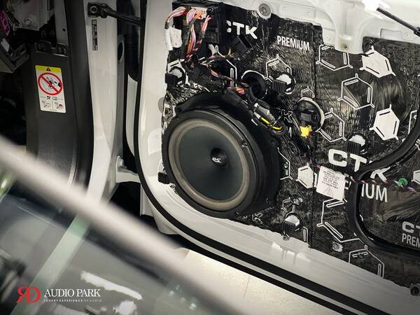 Porsche Taycan RS 保時捷專用喇叭＋四門 CTK 寧靜工程 5