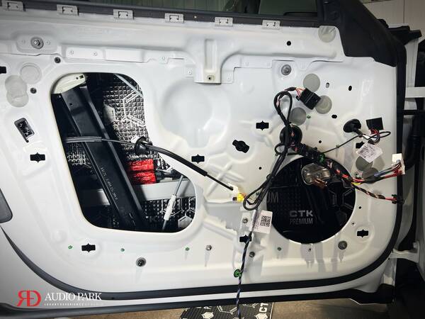 Porsche Taycan RS 保時捷專用喇叭＋四門 CTK 寧靜工程 6