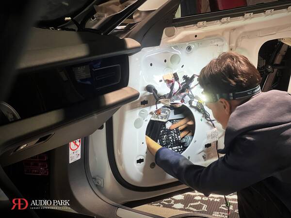 Porsche Taycan RS 保時捷專用喇叭＋四門 CTK 寧靜工程 7