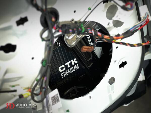 Porsche Taycan RS 保時捷專用喇叭＋四門 CTK 寧靜工程 8