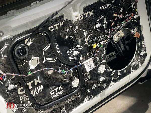 Porsche Taycan RS 保時捷專用喇叭＋四門 CTK 寧靜工程 9
