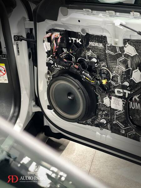 Porsche Taycan RS 保時捷專用喇叭＋四門 CTK 寧靜工程 17